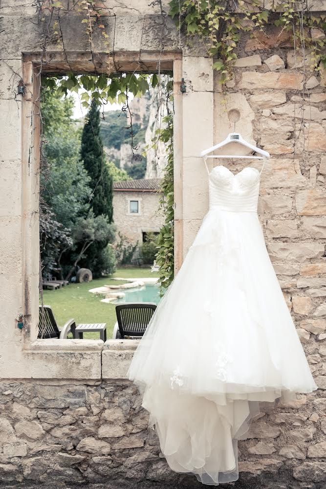 Robe de mariée mur en pierre